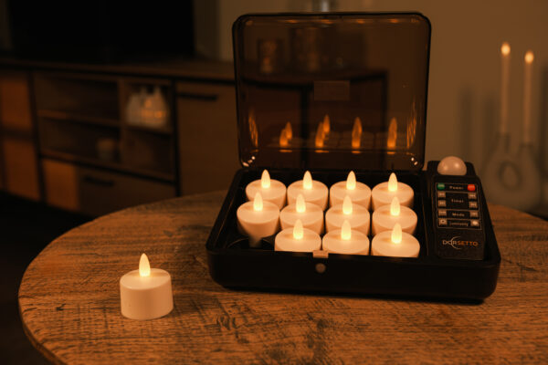 12 varmt vita LED-värmeljus i svart laddbox med fjärrkontroll – DORSETTO