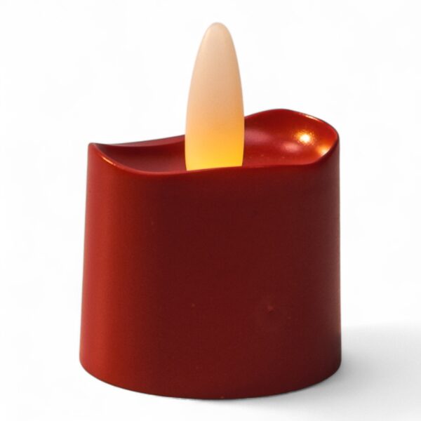 Set med 12 röda, uppladdningsbara LED-värmeljus med vattentät design, timerfunktion, fjärrkontroll och lång batteritid, fotograferade mot vit bakgrund.