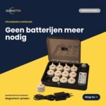 3D LED-värmeljus, uppladdningsbara med upp till 400 timmars brinntid, fjärrkontroll och timerfunktion. Set om 12 värmeljus i svart laddningsbox - visas mot gul och blå bakgrund med holländsk text om batterifri användning.