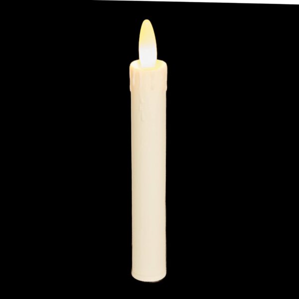 Oupplyst uppladdningsbart LED-dinerljus DORSETTO 150 mm – löst, krämfärgat ljus stående mot svart bakgrund med flamlignande topp som efterliknar ett stearinljus.