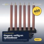 Rosa LED-middagsljus 250 mm består av sex höga, rosa uppladdningsbara middagsljus med svart laddningsbas och fjärrkontroll. De är eleganta, dimbara, säkra och perfekta för moderna interiörer och har upp till 400 timmars brinntid.